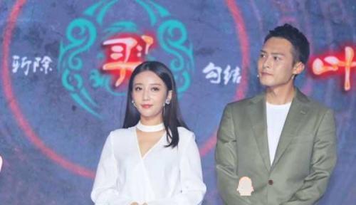 为吃瓜进娱乐圈,她意外踏入娱乐圈,开启璀璨星途 第1张 为吃瓜进娱乐圈,她意外踏入娱乐圈,开启璀璨星途 第1张